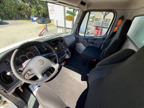 2019 Freightliner M2 106