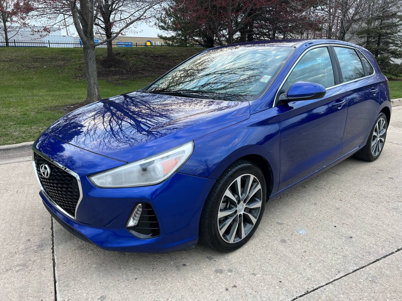 2019 Hyundai Elantra GT Base 4dr Hatchback's photo