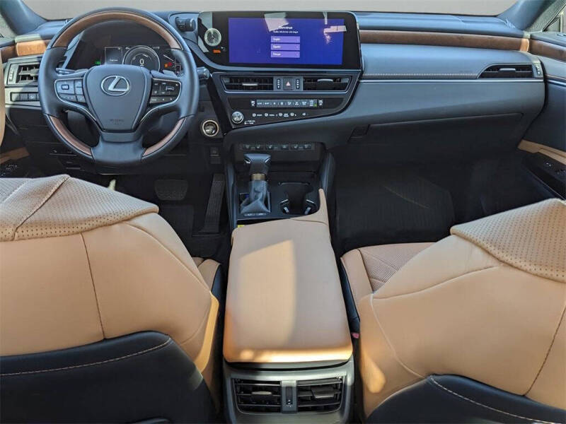 2025 Lexus ES 300h Luxury