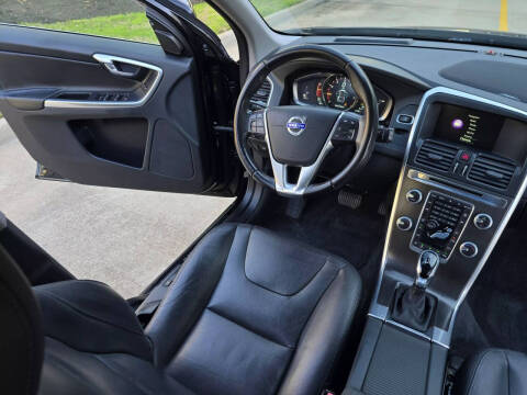 2016 Volvo XC60 T5 Drive-E Platinum