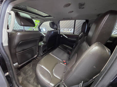 2012 Nissan Pathfinder LE