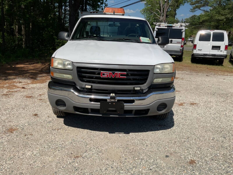 2006 GMC Sierra 2500HD Work Truck photo 5