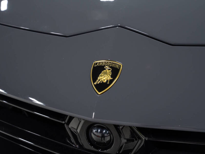 2024 Lamborghini Urus Performante