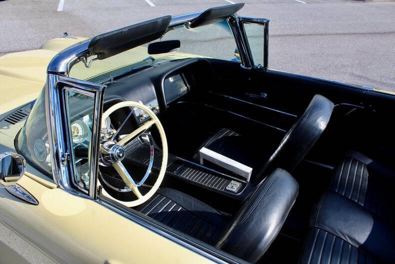 1959 Ford Thunderbird