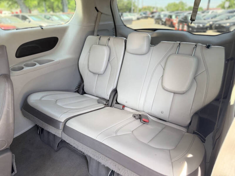 2017 Chrysler Pacifica Touring-L