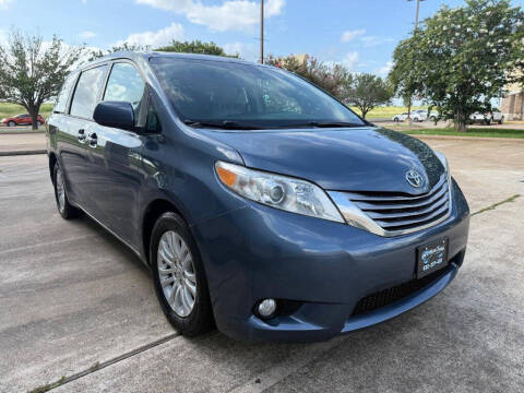 2017 Toyota Sienna XLE 8-Passenger