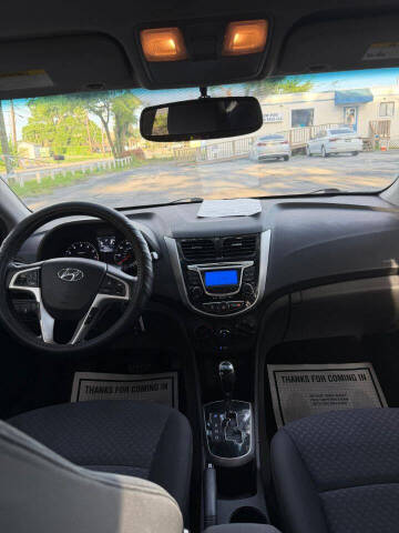 2012 Hyundai Accent SE