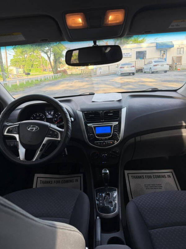 2012 Hyundai Accent SE