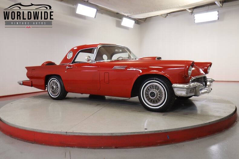 1957 Ford Thunderbird