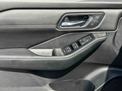 2025 Nissan Rogue SL