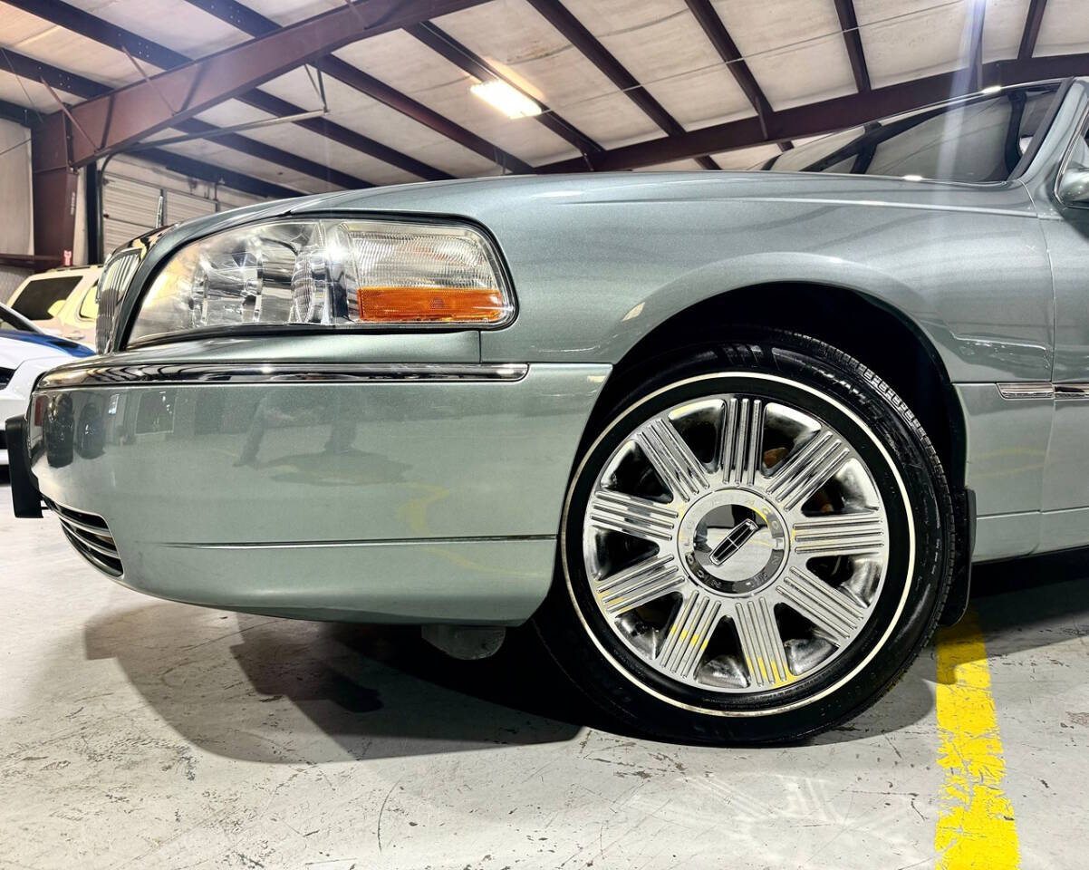 2004 Lincoln Town Car for sale at Carnival Car Company in Victoria, TX