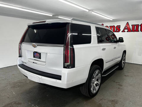 2017 Cadillac Escalade Luxury
