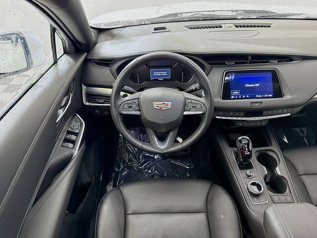 2023 Cadillac XT4 Premium Luxury