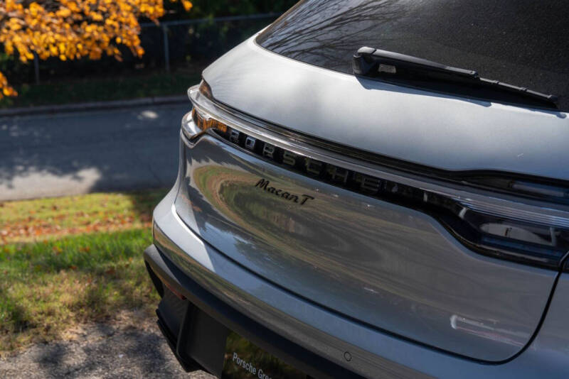 2025 Porsche Macan T