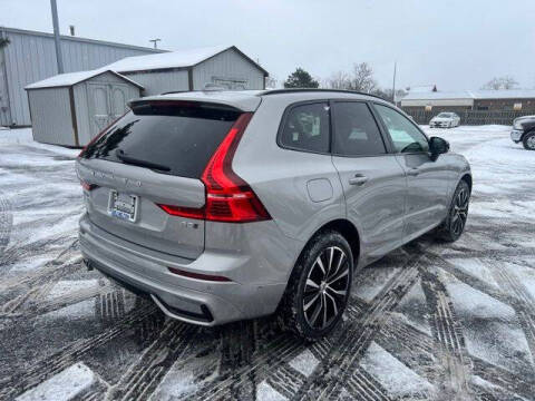 2025 Volvo XC60 B5 Plus Dark Theme
