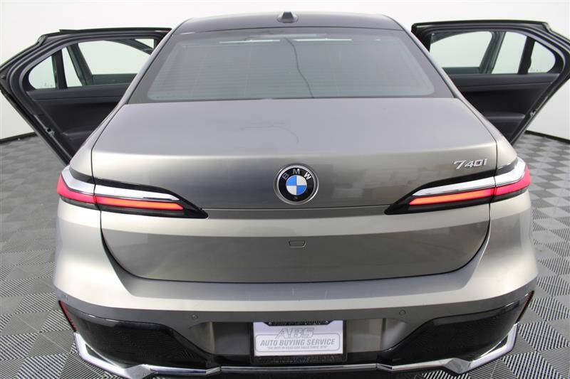 2024 BMW 7 Series 740i