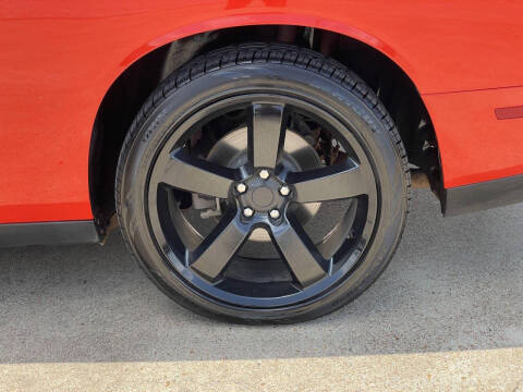 2017 Dodge Challenger SXT Plus