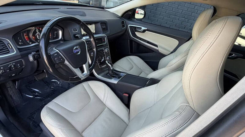 2015 Volvo V60 Cross Country T5