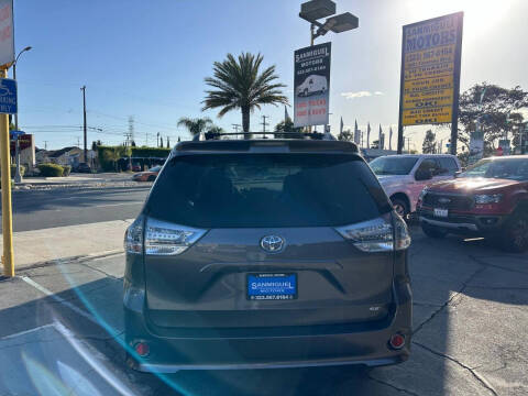 2014 Toyota Sienna SE 8-Passenger