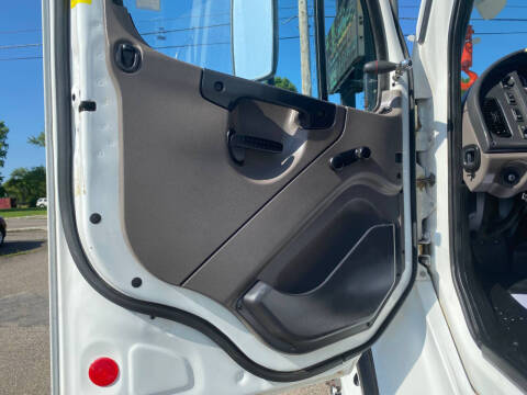 2009 Freightliner M2 106