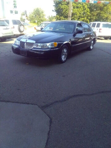 1999 Lincoln Town Car for sale at Car Mart in Spokane WA