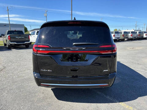 2027 Chrysler Pacifica Select