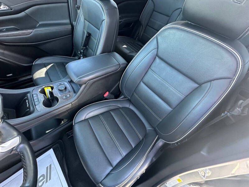 2023 GMC Acadia Denali