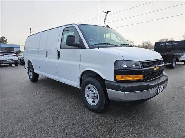 2025 Chevrolet Express 3500