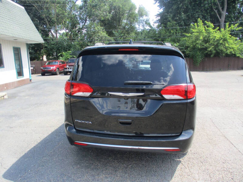 2017 Chrysler Pacifica Touring-L
