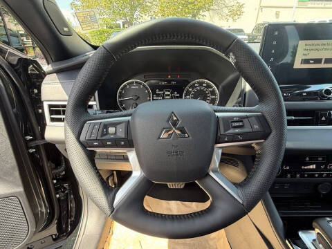2026 Mitsubishi Outlander LE