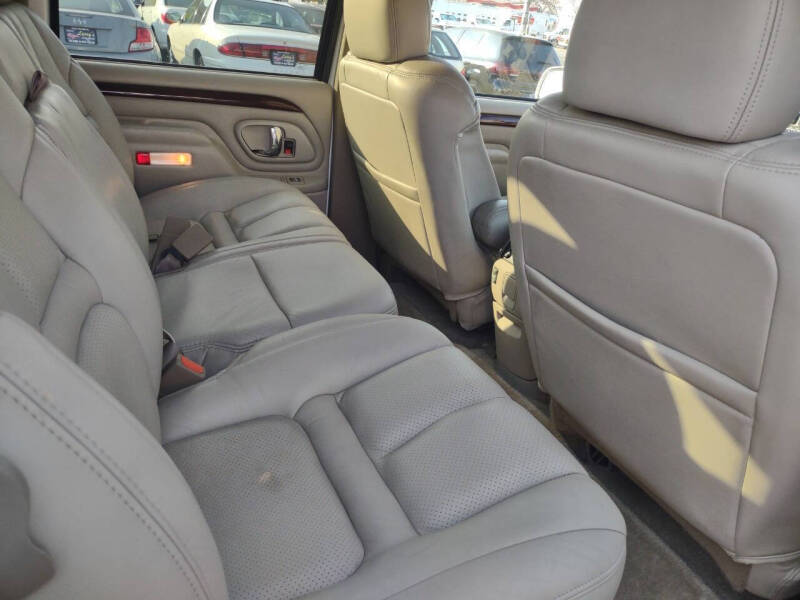 2000 Cadillac Escalade
