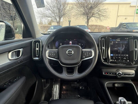 2025 Volvo XC40 B5 Plus Bright Theme