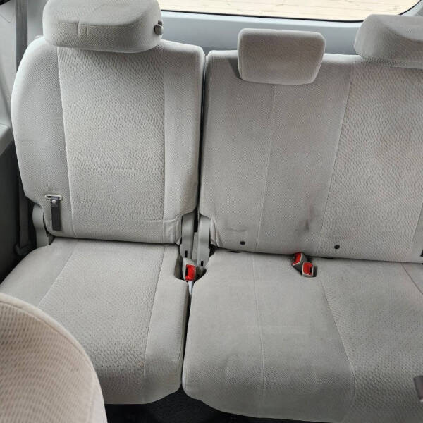 2013 Toyota Sienna LE 8-Passenger