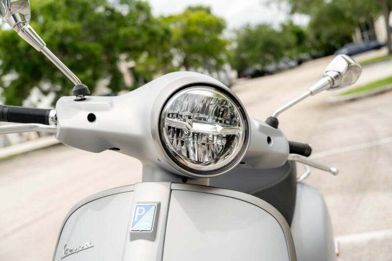 2023 Vespa 300