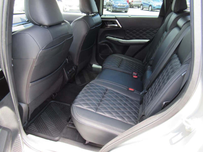 2023 Mitsubishi Outlander SEL