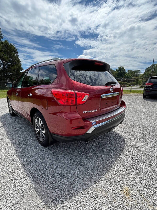 2017 Nissan Pathfinder SV