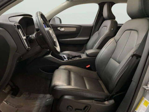 2025 Volvo XC40 B5 Plus Bright Theme