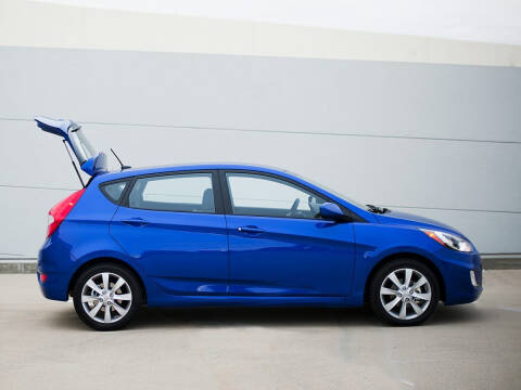 2012 Hyundai Accent for sale at Sundance Chevrolet in Grand Ledge MI