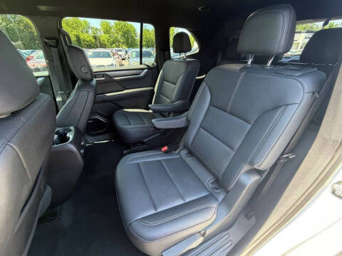 2024 GMC Acadia Elevation