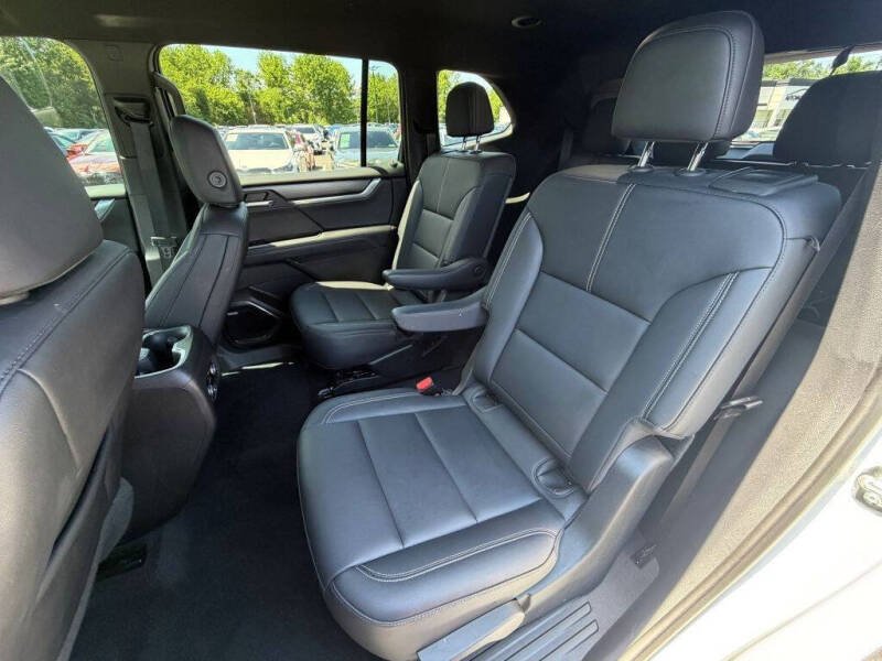 2024 GMC Acadia Elevation