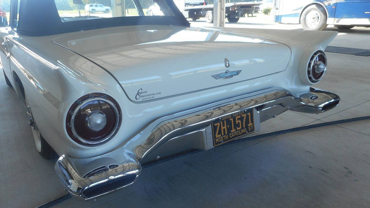 1957 Ford Thunderbird 10