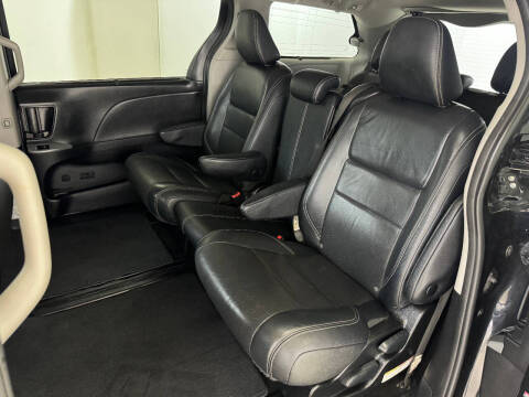 2018 Toyota Sienna SE Premium 8-Passenger