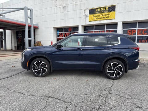 2022 Mitsubishi Outlander for sale at Auto Center of Columbus in Columbus OH