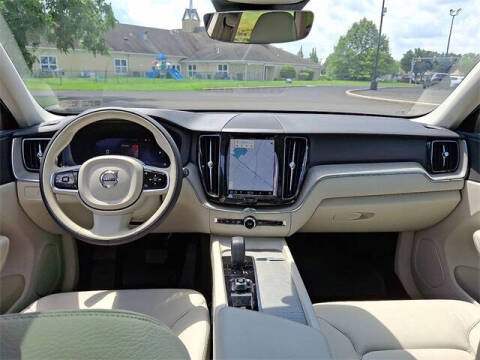 2023 Volvo XC60 B5 Plus Bright Theme