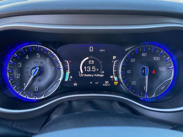 2027 Chrysler Pacifica Select