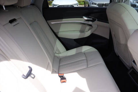 2022 Audi e-tron quattro Premium