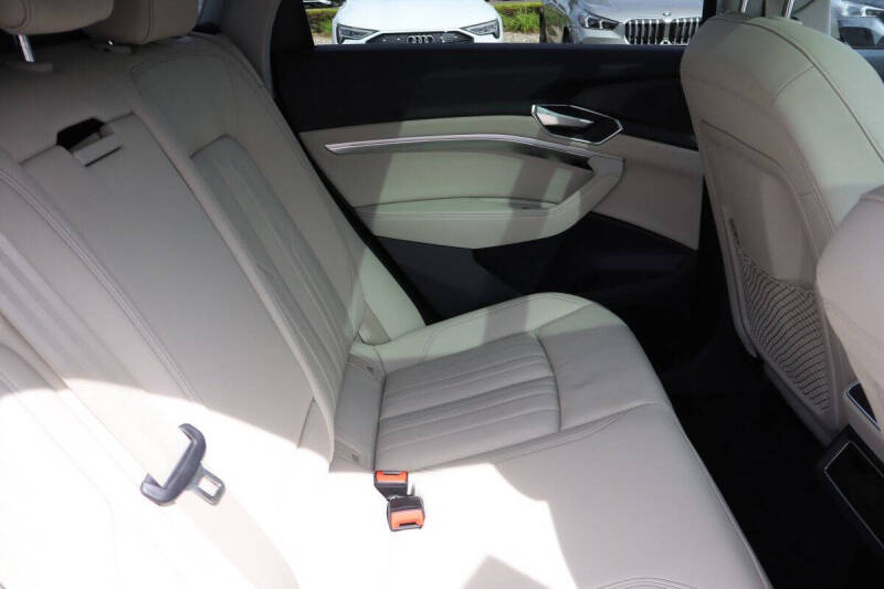 2022 Audi e-tron quattro Premium