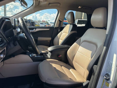 2020 Ford Escape SEL