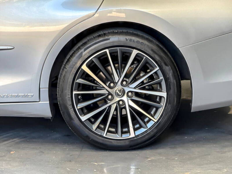 2022 Lexus ES 300h