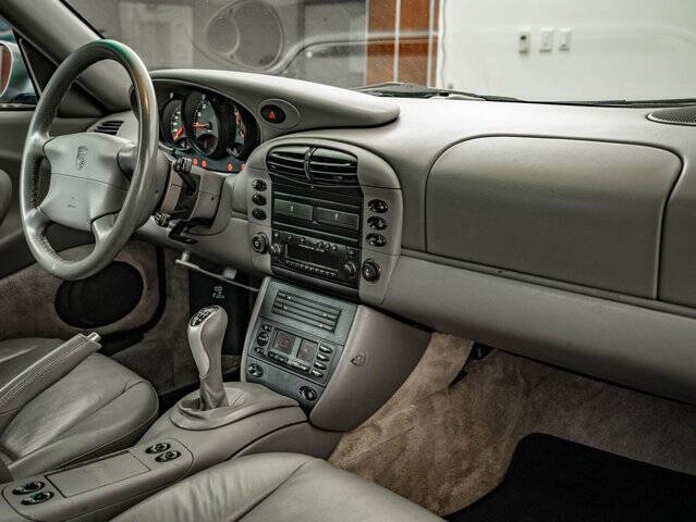 2001 Porsche 911 Carrera